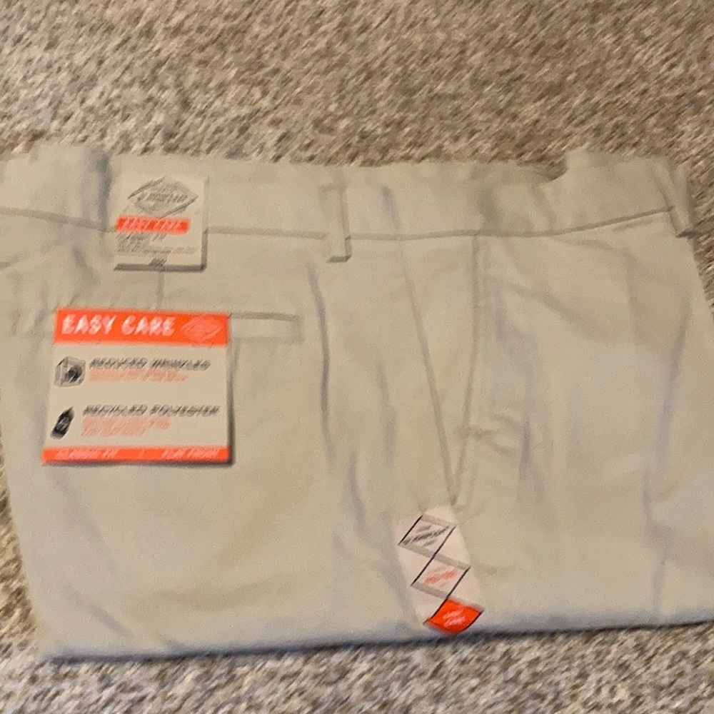 Men’s classic fit pants